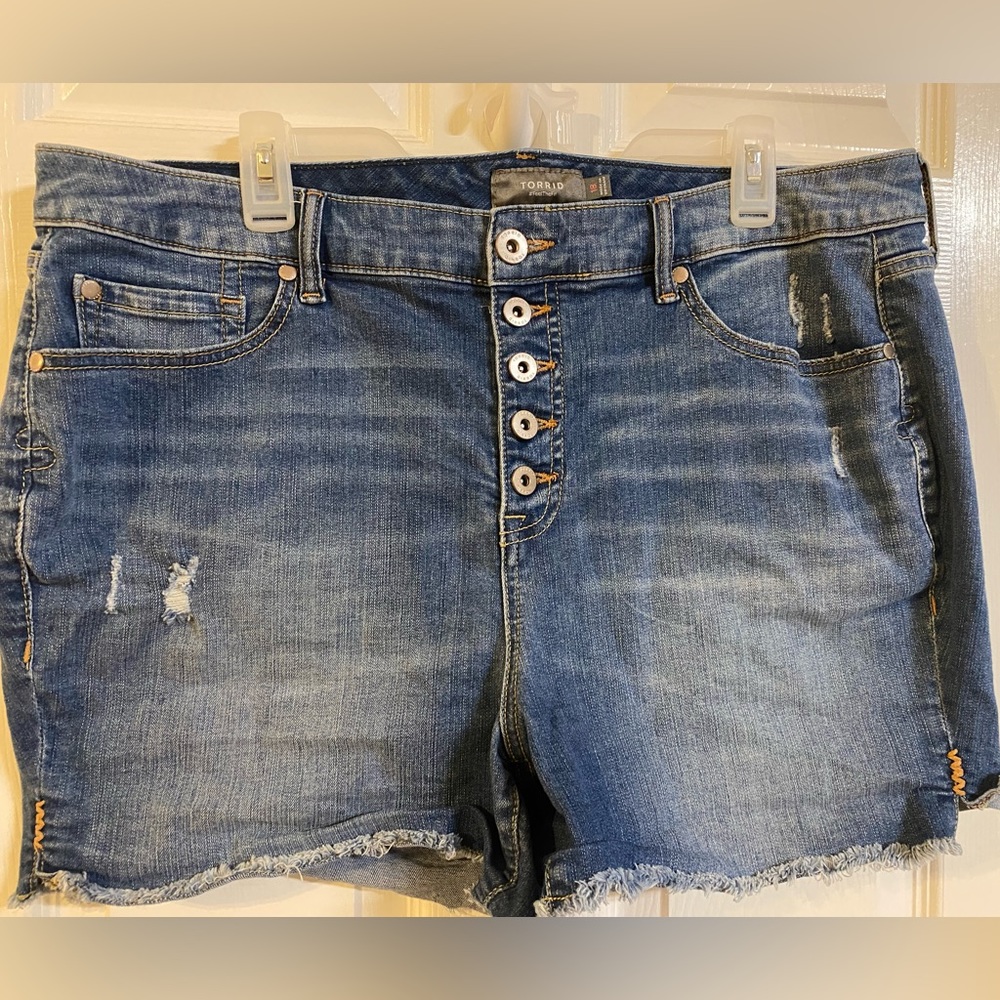 Torrid button fly denim shorts size 18